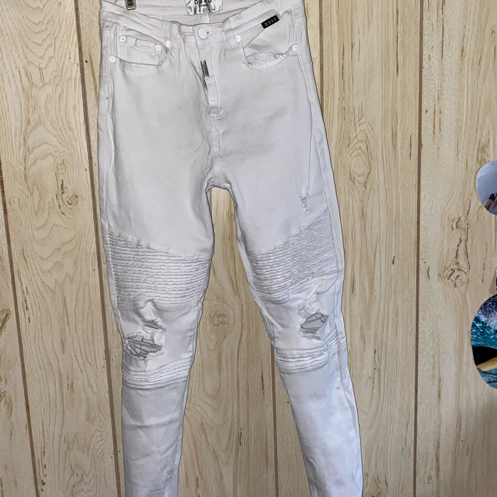 White dead jeans never used